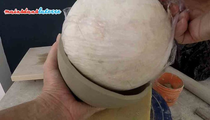 Toutes les étapes pour sculpter une boule en argile » MainsDansLaTerre