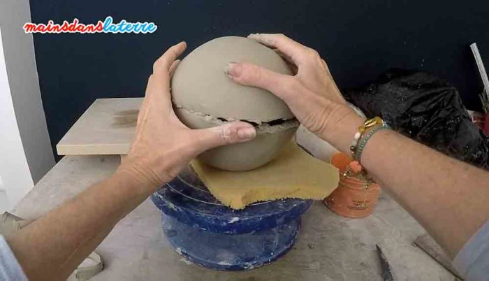 Toutes les étapes pour sculpter une boule en argile » MainsDansLaTerre